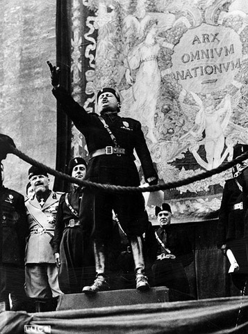 Mussolini Eastablishes Fascist Party