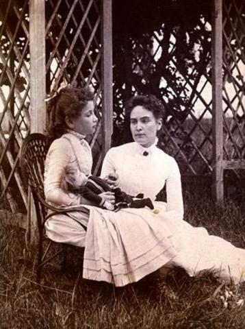 HELEN MAKES HER FIRST SIGNS