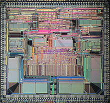 Motorola anuncia o microprocessador 68040, e uma versão 50 MHz do 68030.
