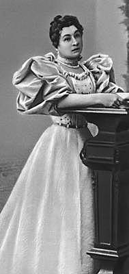 Отец Ермоловой, знавший о страстном увлечении дочери драматической сценой, разрешил ей сыграть на своём бенефисе роль разбитной девчонки-кокетки Фаншетты в водевиле «Жених нарасхват» Д. Т. Ленского.