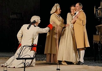 Игра на театральной сцене