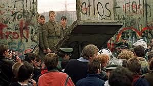 CAÍDA DEL MURO DE BERLIN