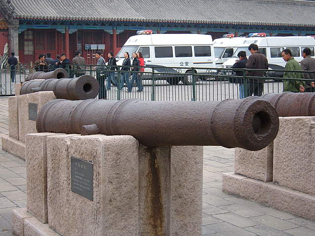 The Chinese people create bombs