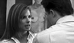 Jean-ek aserretuta dago, gauza arrazistak esaten ditu eta atea konpontzen duenak entzuten du guztia.