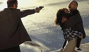 Fahrad Daniel hiltzen saiatzen da, Danielen alaba bere aita babesten saiatzen da,ez dago zauriturik