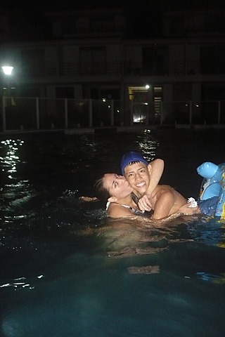 una noche en la piscina