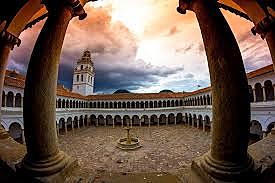 UNIVERSIDAD MAYOR, REAL Y PONTIFICIA DE SAN FRANCISCO XAVIER DE CHUQUISACA (BOLIVIA)