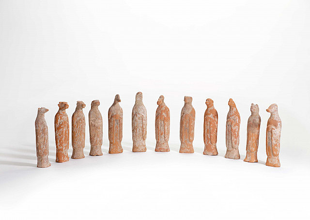 Grafplastieken Voorstellende De 12 Tekens Van De Dierenriem