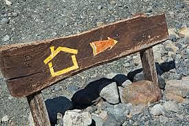 Shakespeare returns to Stratford.