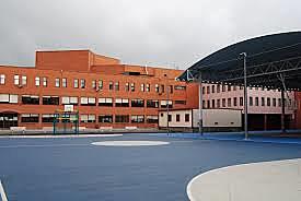 ESKOLARA JOAN NINTZENEAN / BESTE LEKU BATERA