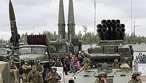 En Washington se firmó un acuerdo para eliminar los misiles de alcance intermedio del arsenal de ambos países (  EE. UU. y la URSS).