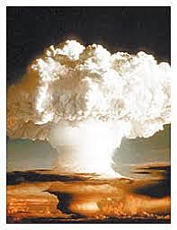 SE LANZA LA PRIMERA BOMBA DE HIDRÓGENO