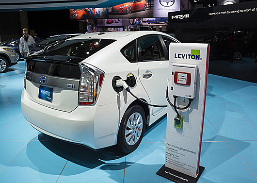 PRIMER VEHICULO HIBRIDO