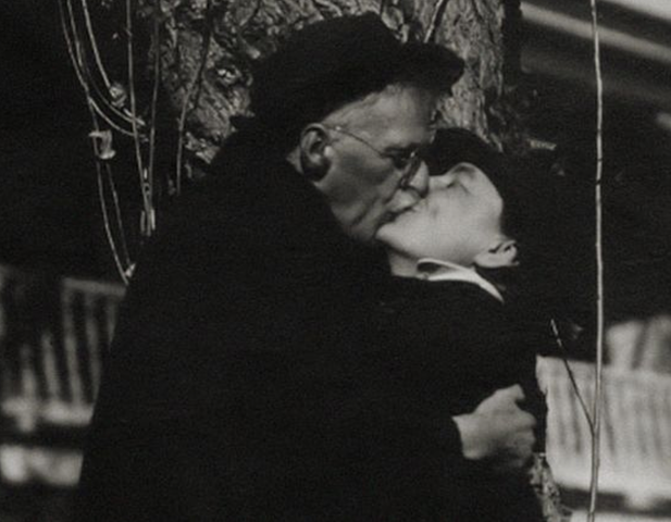Muere, Alfred Stieglitz
