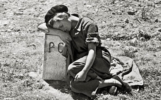 Muere, Gerda Taro, por choque contra tanque