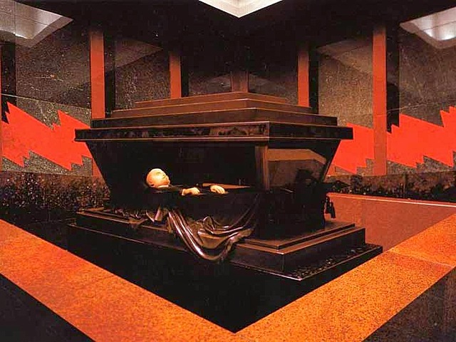 Tens of thousands of people went to Moscow to see the body of deceased VI Lenin