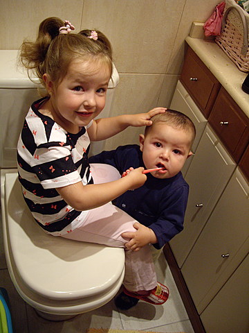 NIRE NEBARI HORTZAK GARBITZEN ERAKUTZI NUENEAN