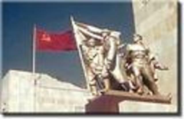 Totaliltarian government established in USSR