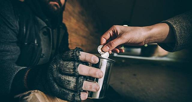 DHunt -  Los enfoques de las necesidades básicas y el desarrollo a escala humana (1975-1980)