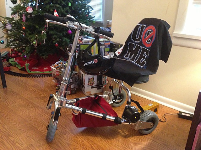 A los 10 años pude tener mi regalo de un Scooter eléctrico. Mis padres me lo hicieron