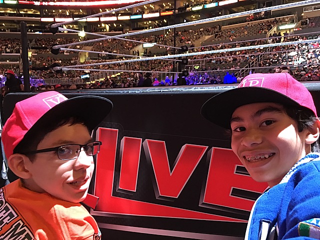 Fui con mi amigo a un evento de lucha libre en el Staples Center