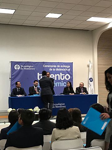 Beca al talento acádemico.