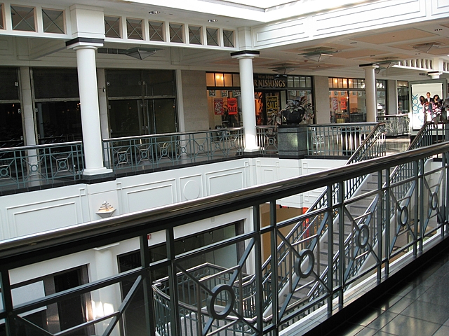 Nicki Goes Shopping With Her New Neighbor