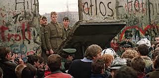 LA CAÍDA DEL MURO DE BERLIN