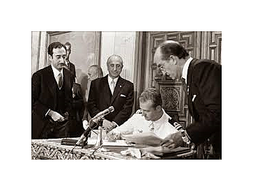 Juan Carlos es designado sucesor de Franco