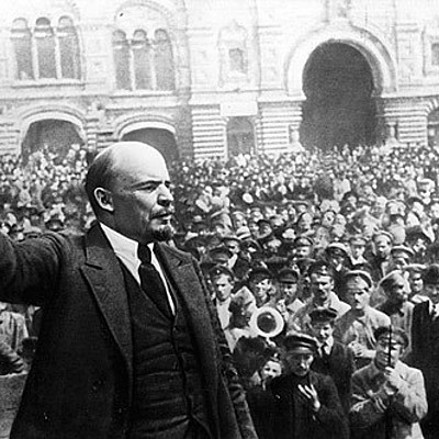 Timeline: Isabela 16 Maria Luisa 13 Madê Catarina 32