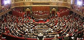 Parliament ratifies EU constitution.