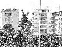 communist rule collapses