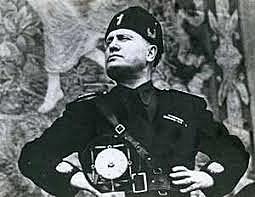 Mussolini organizes the Fascists party