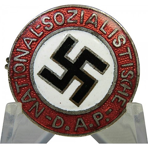 Hitlerrek NSDAP alderdia eraberritu zuen