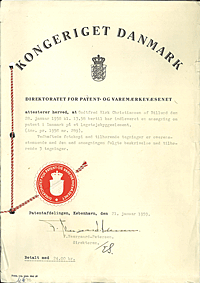 The current LEGO stud-and-tube coupling system is patented