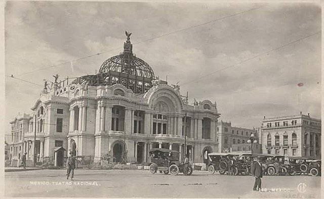 Inicia la Construcción del Palacio de Bellas Artes