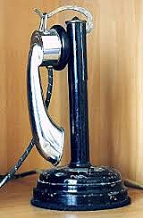 The horn phone : "Le téléphone à cornet"