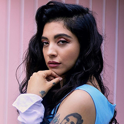 Timeline: Mon Laferte