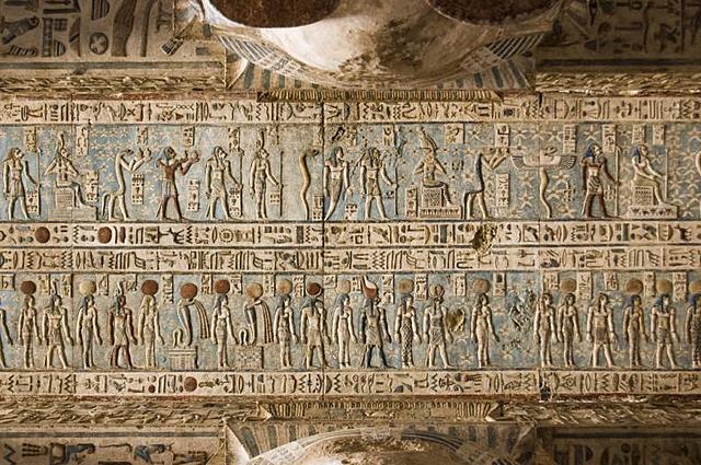 Murales en Egipto que ilustraban luchadores en diferentes posiciones