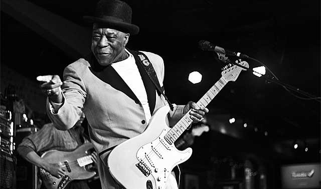 Buddy Guy moves to Chicago