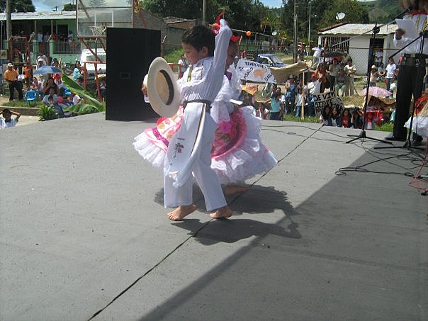 Bailando en concurso de grado cero