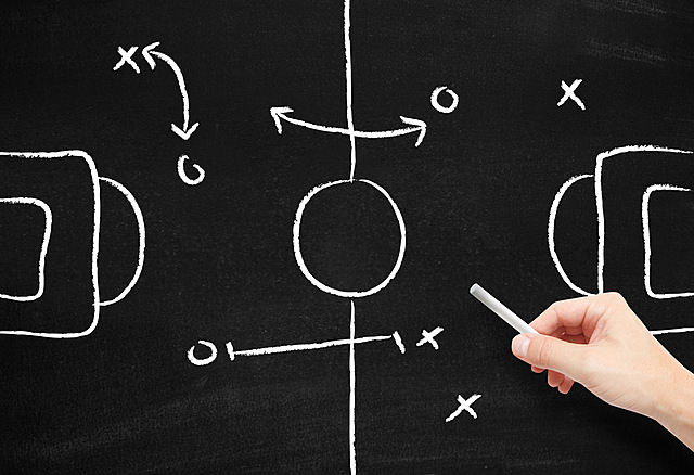 McCarthyv decide los productos a fabricar, los precios que tendrán y dónde y cómo venderse