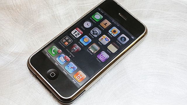 Hace su aparición el iPhone