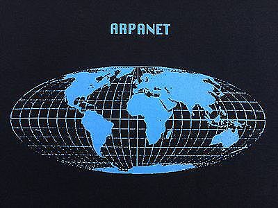 ARPANET se dividio en dos redes separadas pero interconectadas.