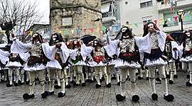 Timeline: Η Νάουσα και το έθιμο γενίτσαροι και μπούλες