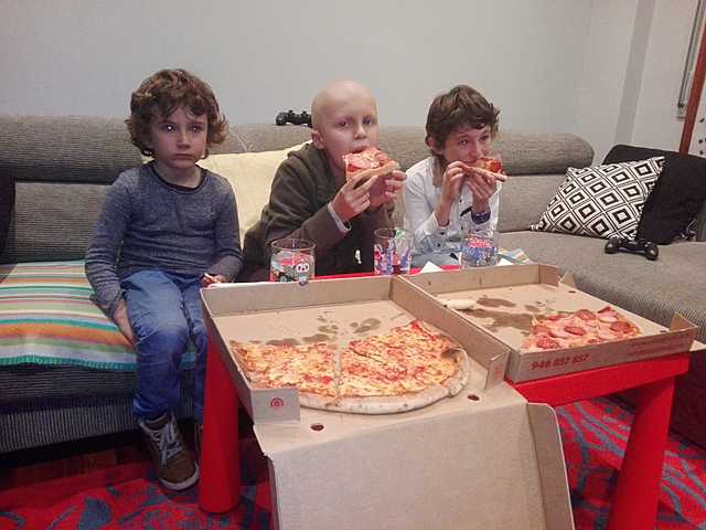 Nire gurasoek ezan zidatenean nire lehengusina gaixorik zegoela.