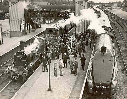 Primer servicio de trenes comerciales