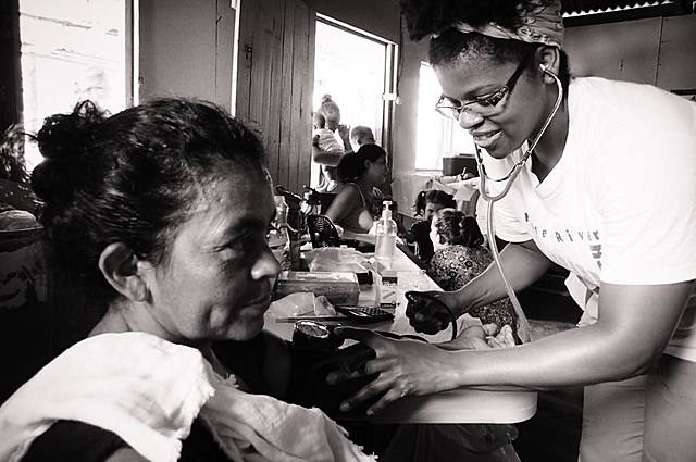 En 1828 Robert Owen pone en marcha un programa para el mejoramiento ambiental, educacional y moral de los trabajadores