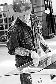 R. Asfahl relacionan la formalización de la seguridad industrial con la publicación de 1931 del libro Prevención de accidentes laborales de H.W. Heinrich