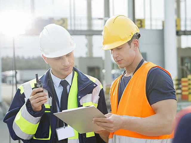 Para 1960, la seguridad industrial es ya una ciencia y una profesión, cuyos aportes a la industria y el trabajo, son valorados en tanto que se eliminan o minimizan los riesgos ocupacionales.